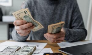 Como-Cuidar-Bem-do-Dinheiro-1-300x180 Home