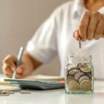 Como Organizar Suas Finanças Pessoais e Sair das Dívidas Neste artigo, você vai aprender dicas financeiras pessoais que realmente funcionam. Vamos falar sobre como evitar dívidas, a importância de ter uma reserva de emergência, como definir prioridades na hora de gastar e por que muitos brasileiros acabam comprometendo sua renda com escolhas erradas. Se você quer ter mais controle sobre seu dinheiro e viver com mais tranquilidade, este conteúdo é para você.